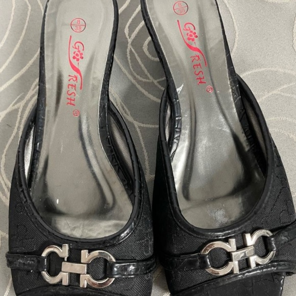 Black sandals with silver Ferragamo like buckle Sz.8 - Picture 2 of 4